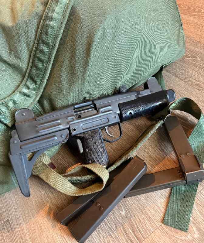 Uzi 9mm Carbine With Extras