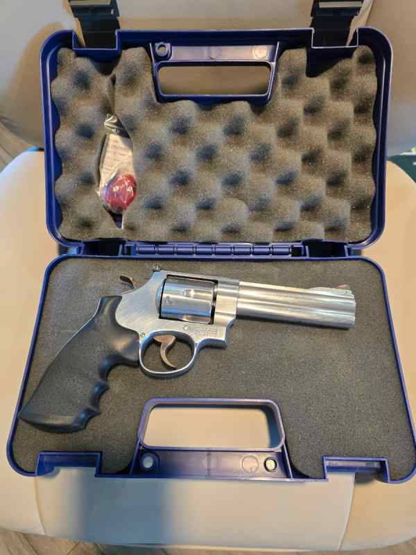 S&amp;W Model 629, 44 Magnum
